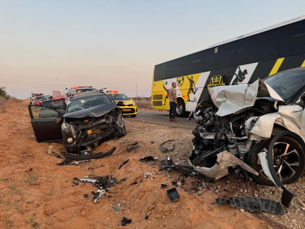 3 פצועים בתאונה בקרית שלמה, בהן אחת במצב קשה