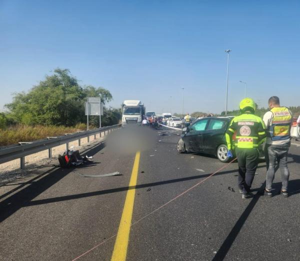 ילד בן 3 נהרג בתאונה בין 2 רכבים למשאית בכביש 1
