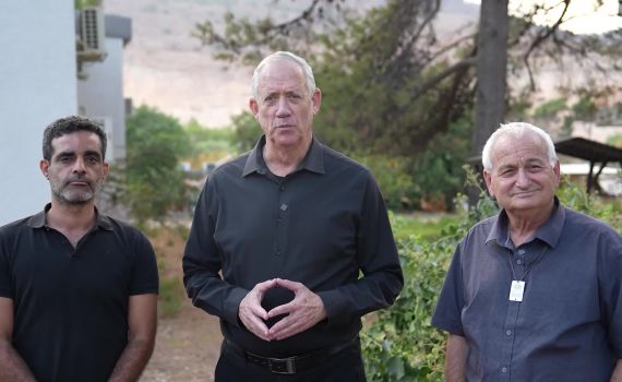 גנץ קורא לצה"ל להשתולל בלבנון: "להעצים את האש"