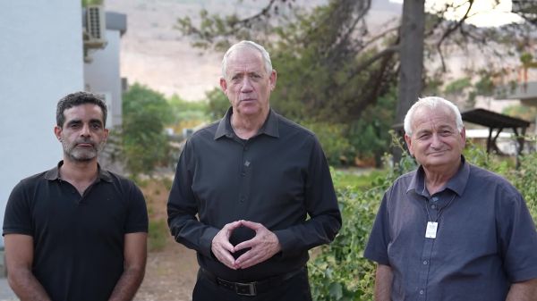 גנץ קורא לצה"ל להשתולל בלבנון: "להעצים את האש"