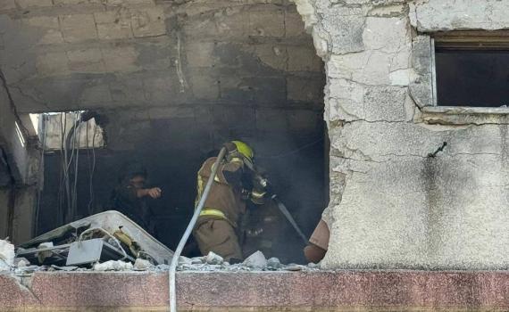 פגיעה ישירה במבנה בקריית שמונה; נזק כבד נגרם לבניין