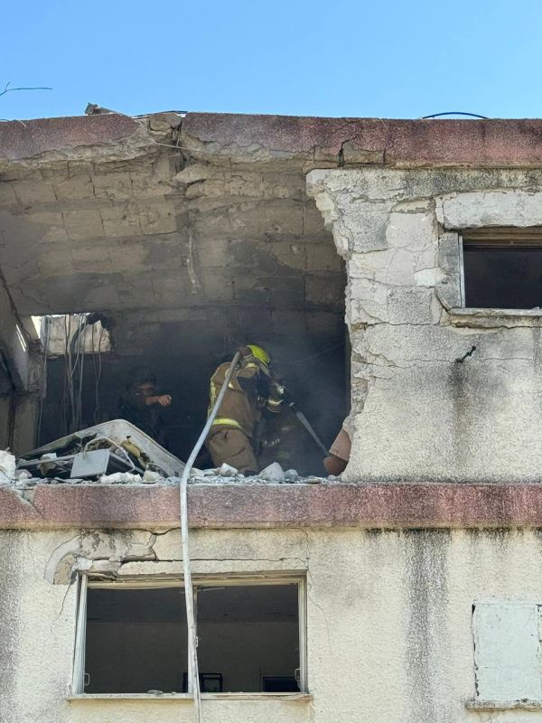 פגיעה ישירה במבנה בקריית שמונה; נזק כבד נגרם לבניין