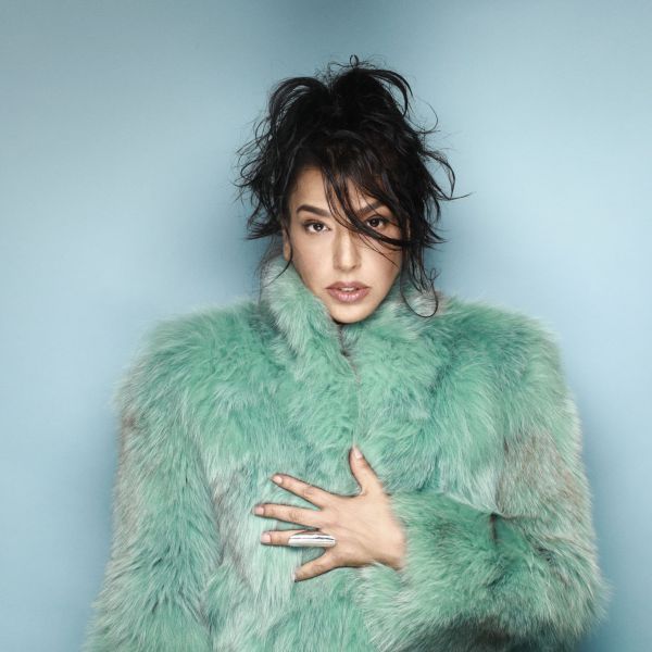 דיקלה פרום דה בלוק: הזמרת משחררת אלבום חדש ומסקרן