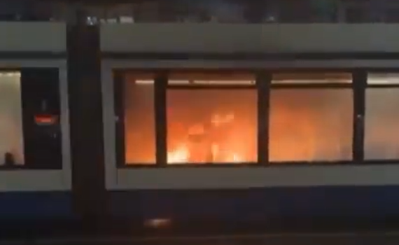 זה לא נגמר: מפגינים אנטי ישראלים הציתו רכבת באמסטרדם