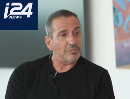 המגישה אמרה "בעזרת ה'"; איל ודלמן הזדעק: "איך הוא קשור?"