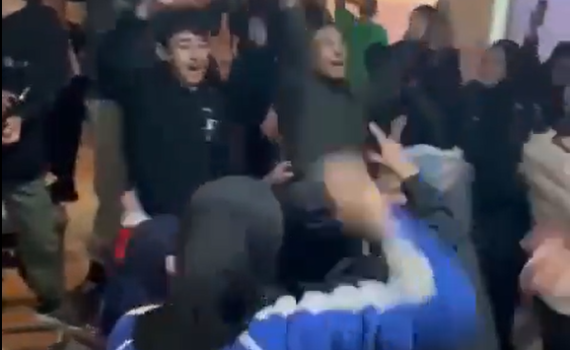 אגרופים וקריאות נגד ישראל: בצידון חוגגים את "הניצחון"