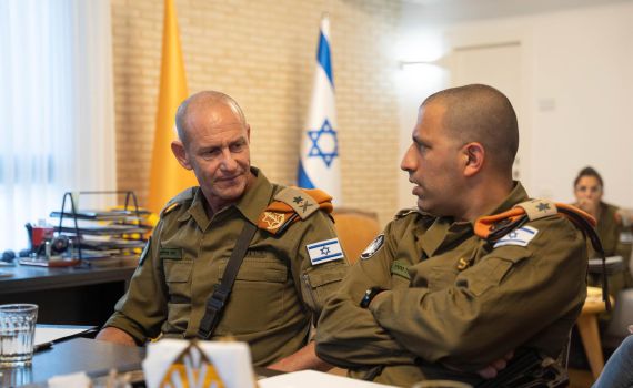 מפקד פיקוד העורף ביקר בנשר: "נתחקר את האירוע שהיה בגן"