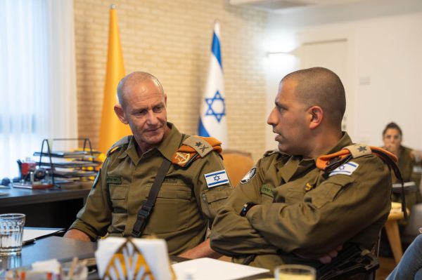 מפקד פיקוד העורף ביקר בנשר: "נתחקר את האירוע שהיה בגן"