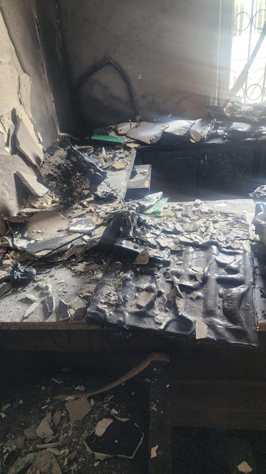 פשע שנאה בעקרון: מי הצית את משרדי המועצה הדתית?