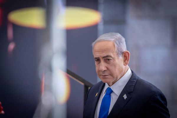 העיתונאי הסרוג שהוריו פונו מהבית: "נתניהו, תגור שם אתה"