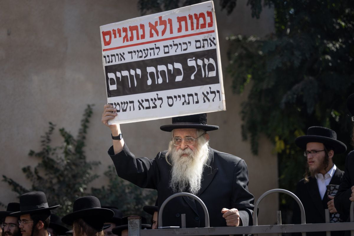 במהלך הפגנה בירושלים: שוטר נפצע מהשלכת אבנים | תיעוד