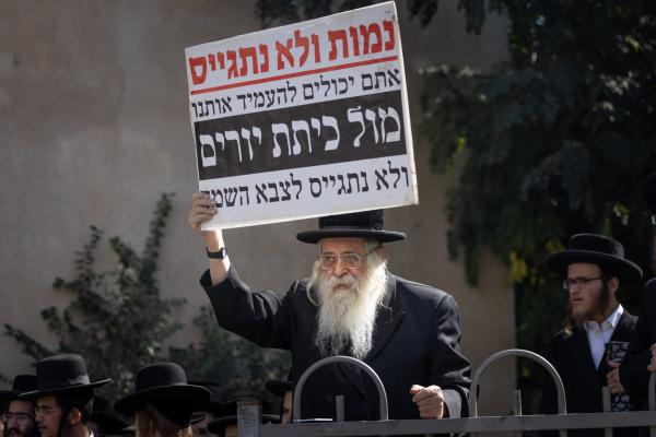 במהלך הפגנה בירושלים: שוטר נפצע מהשלכת אבנים | תיעוד