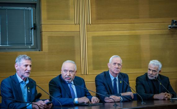 האופוזיציה מתווכחת בקול רם – והמחיר עלול להיות כבד