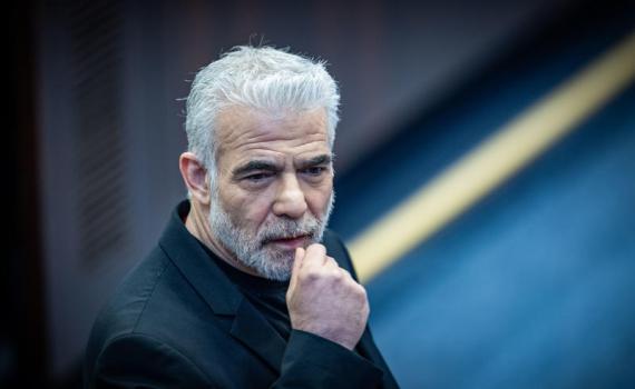 סקר דרמטי: לפיד מתרסק, יש עתיד על סף אחוז החסימה