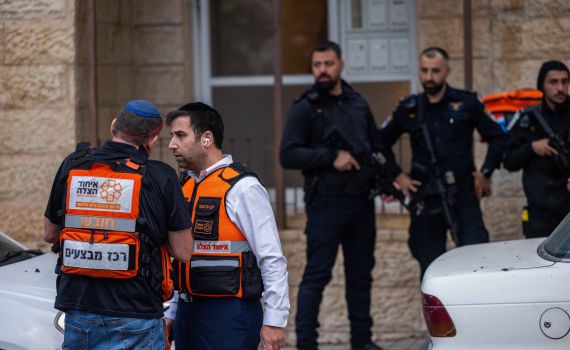 אירוע חריג בפסגת זאב: אדם התבצר בדירה וירה על שוטרים