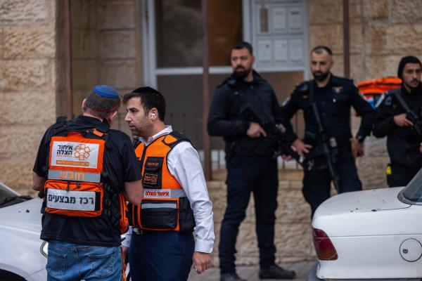 אירוע חריג בפסגת זאב: אדם התבצר בדירה וירה על שוטרים