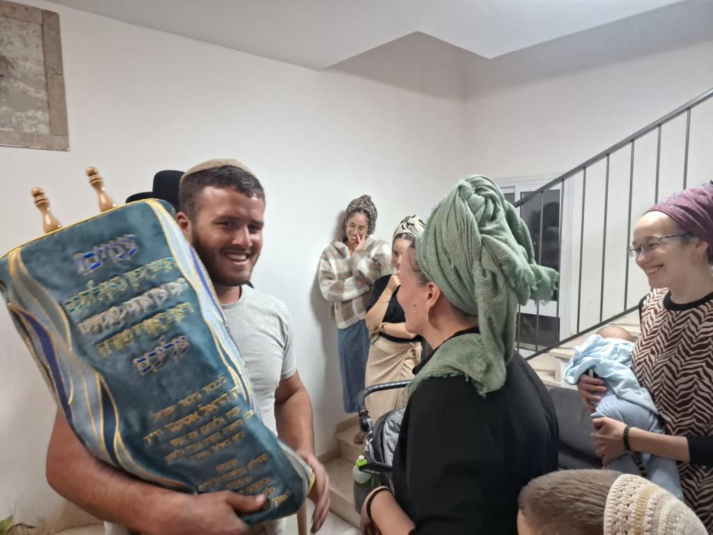 במלאות שלושים לנפילתו: ספר תורה הוכנס לזכר הראל אטינגר