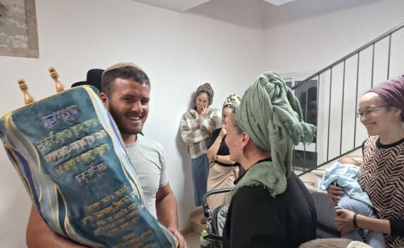 במלאות שלושים לנפילתו: ספר תורה הוכנס לזכר הראל אטינגר