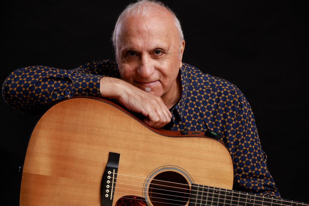 אחרי הפסקה ארוכה: אגדת המוזיקה מיקי גבריאלוב באלבום חדש