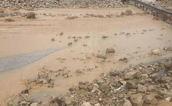 עקב שיטפונות: כביש 90 באזור ים המלח נחסם לתנועה