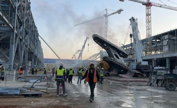 דרמה בקריית גת: מנוף בניה עצום התרסק – פצועים במקום