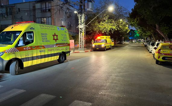 פעולות החייאה בנער בן 17 שהתחשמל בתל שבע, מצבו אנוש