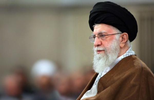 באופן חריג: חמינאי בעימות ישיר מול גלנט