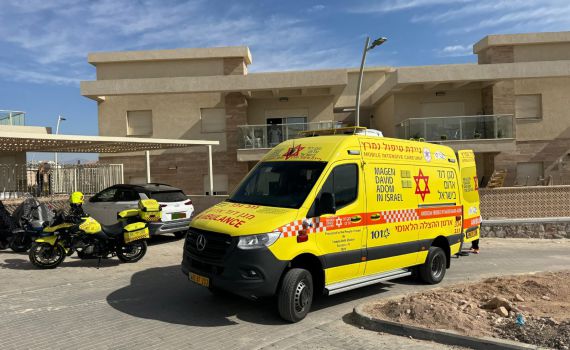 פועל נפל מגובה באילת: מצבו קשה