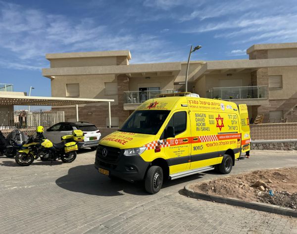 פועל נפל מגובה באילת: מצבו קשה