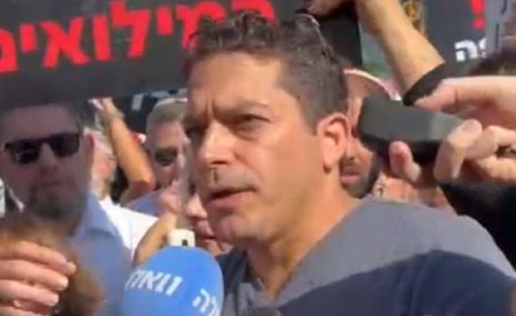 שיקלי בהפגנה מחוץ לביהמ"ש: "יש פה עוול שזועק לשמיים"