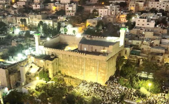 צפו בתיעוד: אלפים בשבת "חיי שרה" בחברון