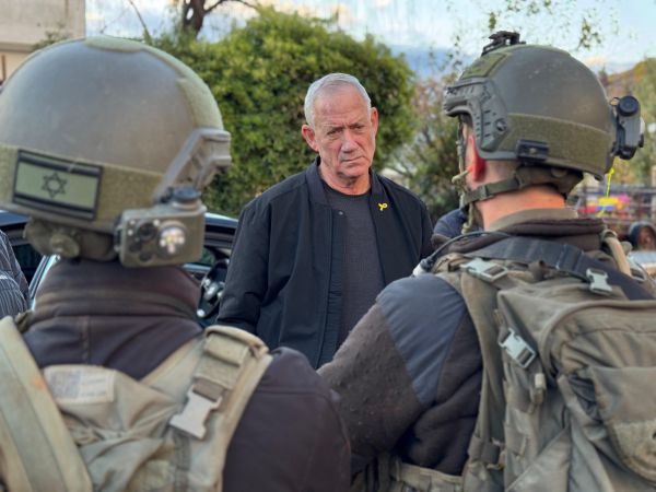 גנץ בסיור בצפון: "נתניהו, תן תשובות לציבור"