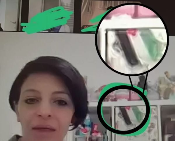 הסטודנטים זועמים: המרצה במכללה לימדה עם דגל אש"ף ברקע