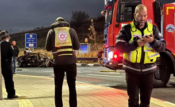 חשד לחיסול: 2 בני אדם נהרגו בפיצוץ רכב ליד רמלה