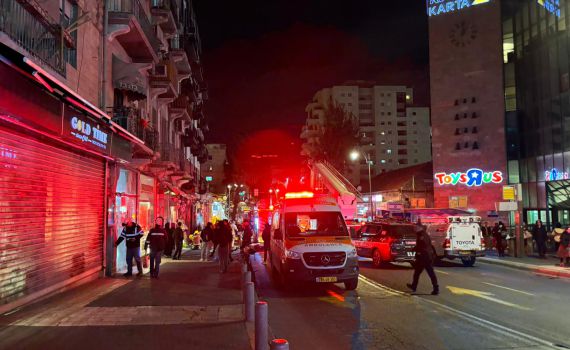 אישה נפצעה באורח בינוני בשריפה שפרצה במלון בירושלים