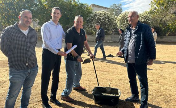 שנה לאחר הטבח: אבן פינה חדשה הונחה במועצת אשכול