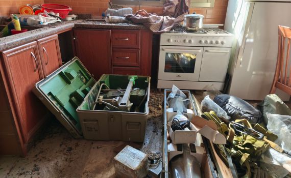 צפו בתיעוד: רקטות וכלי נשק אותרו בתוך חדר ילדים בדרום לבנון