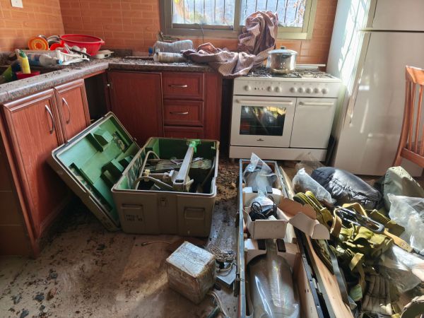 צפו בתיעוד: רקטות וכלי נשק אותרו בתוך חדר ילדים בדרום לבנון