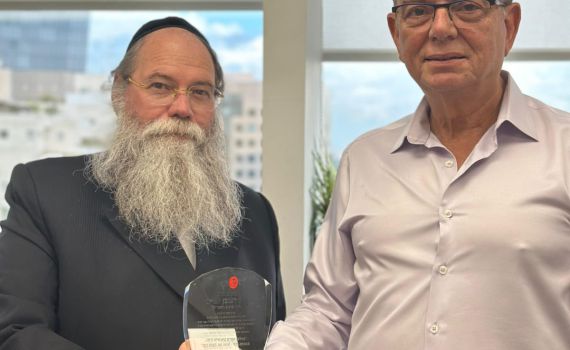 יו״ר ארגון רחשי לב קיבל פרס על פועלו למען חולים בזמן המלחמה