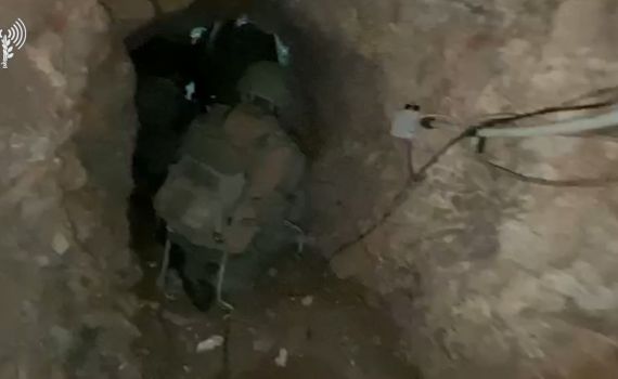 נשקים וחדרי שהייה: תיעוד ממנהרת טרור של חיזבאללה בדרום לבנון