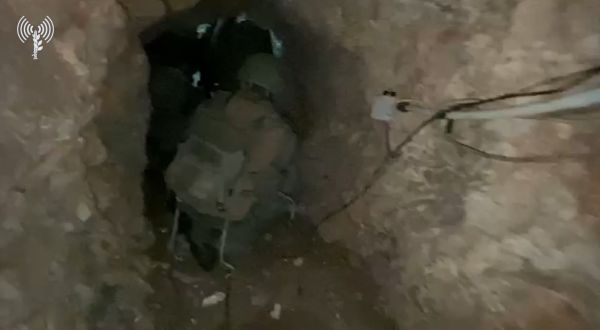 נשקים וחדרי שהייה: תיעוד ממנהרת טרור של חיזבאללה בדרום לבנון