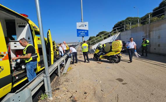 הרכב התנגש בקיר: גבר בן 60 נהרג בתאונה בכביש 20