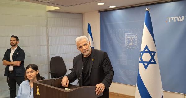 לפיד מגיב לעמוס שוקן: "התנצלות מגומגמת, לא עזרה הרבה"