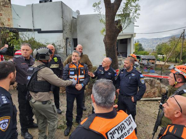 כטב"מים ורקטות מלבנון: אישה נפצעה מפגיעה בבית בכרמיאל