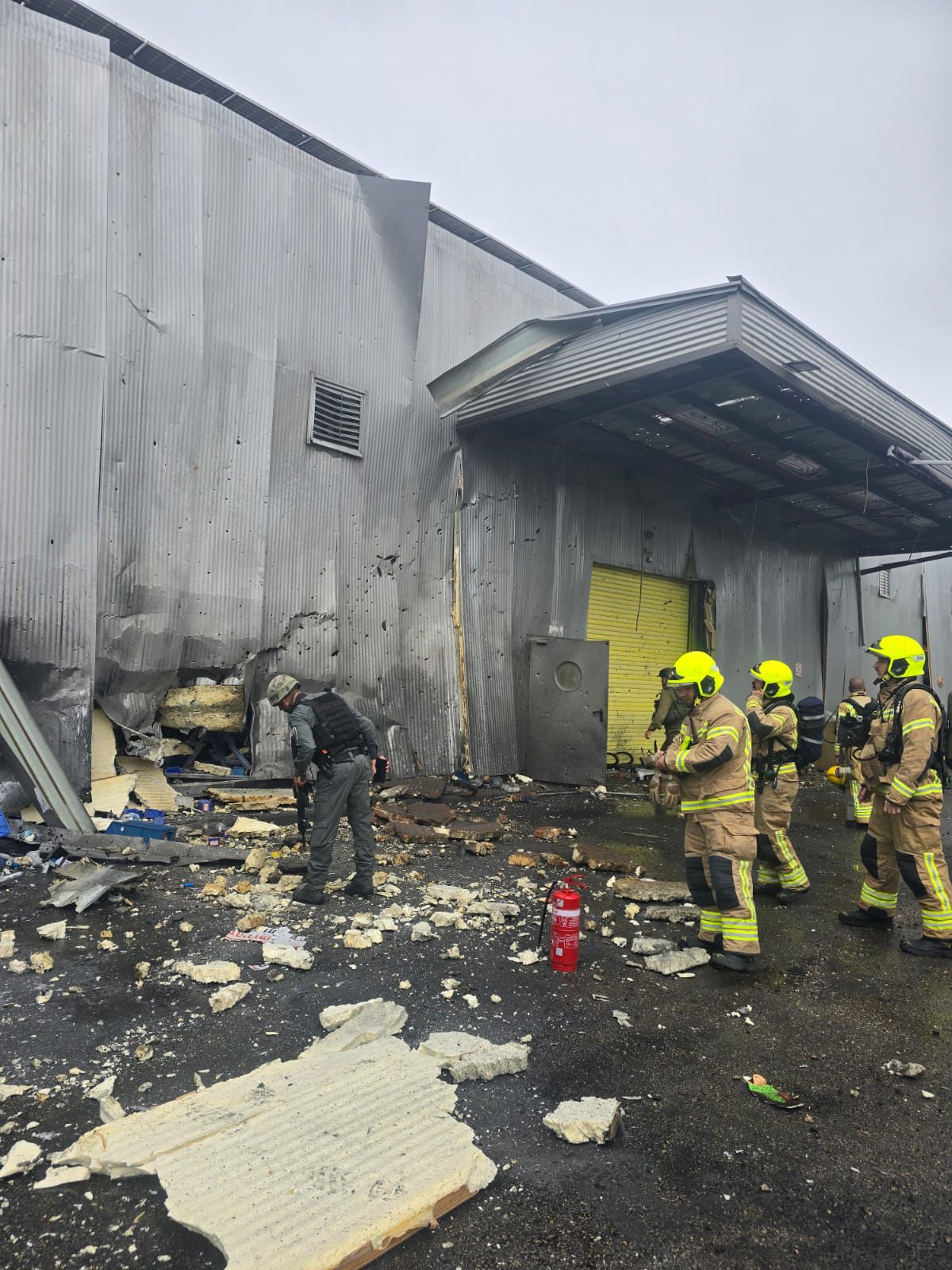 פגיעה ישירה במפעל במעלות: אישה נפצעה באורח קל מרסיסים