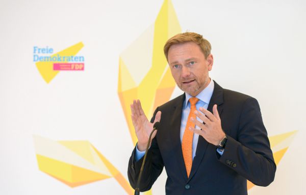 גרמניה בדרך לבחירות: שולץ פיטר את שר האוצר