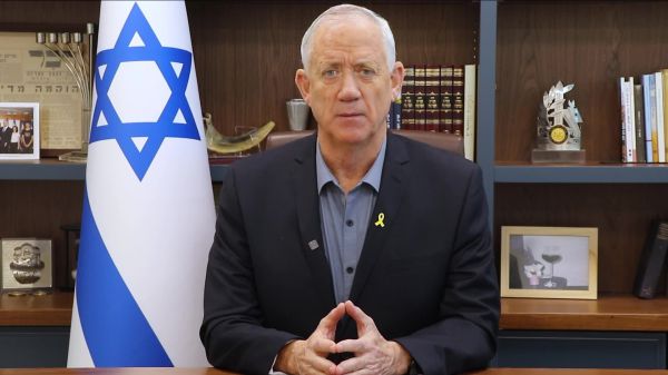 גנץ על החזרה ללחימה: "לעצור את הדחת ראש השב"כ"