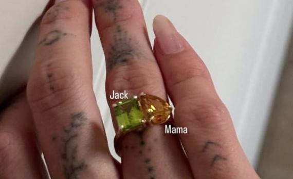 פינק או התקמצן? זו מתנת הכריסמס שקיבלה היילי ביבר מג'סטין