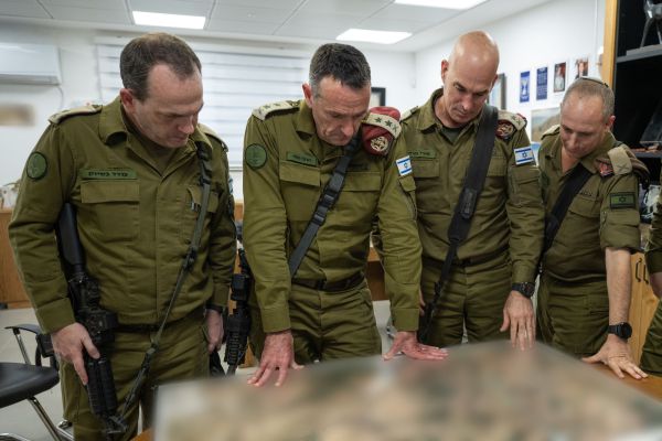 הרמטכ"ל בגבול סוריה: בודקים את המצב כל כמה שעות