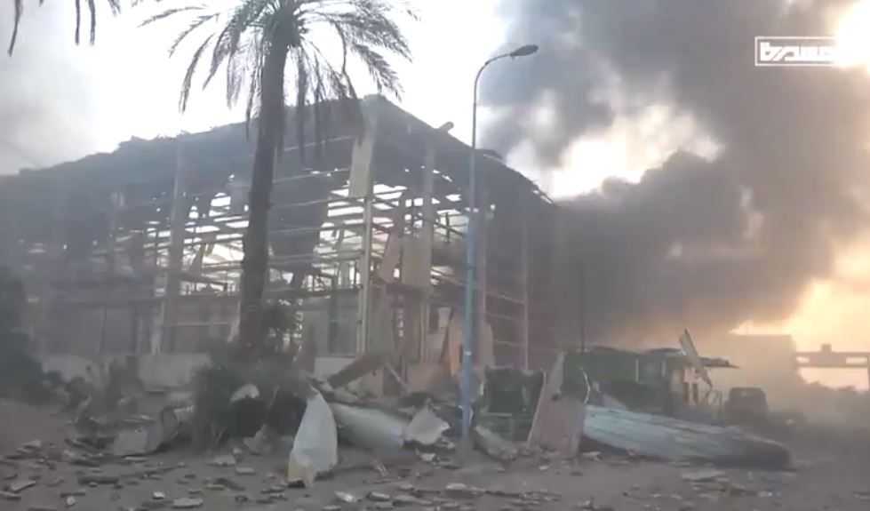 צפו: אש ועשן בתחנת הכוח המופצצת בחודידה